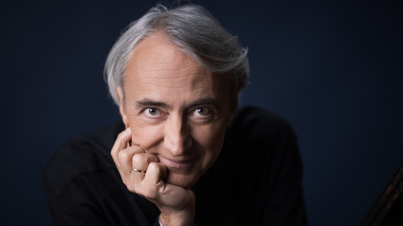 Bavouzet slider autres photos Ben Ealovega 2 - Productions Internationales Albert Sarfati